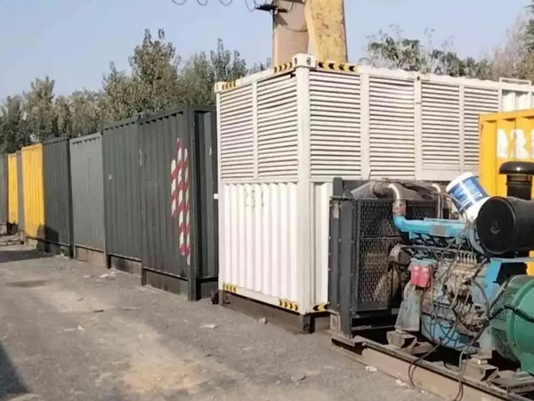 淇滨200KW柴油发电机机组每小时油耗是多少？
